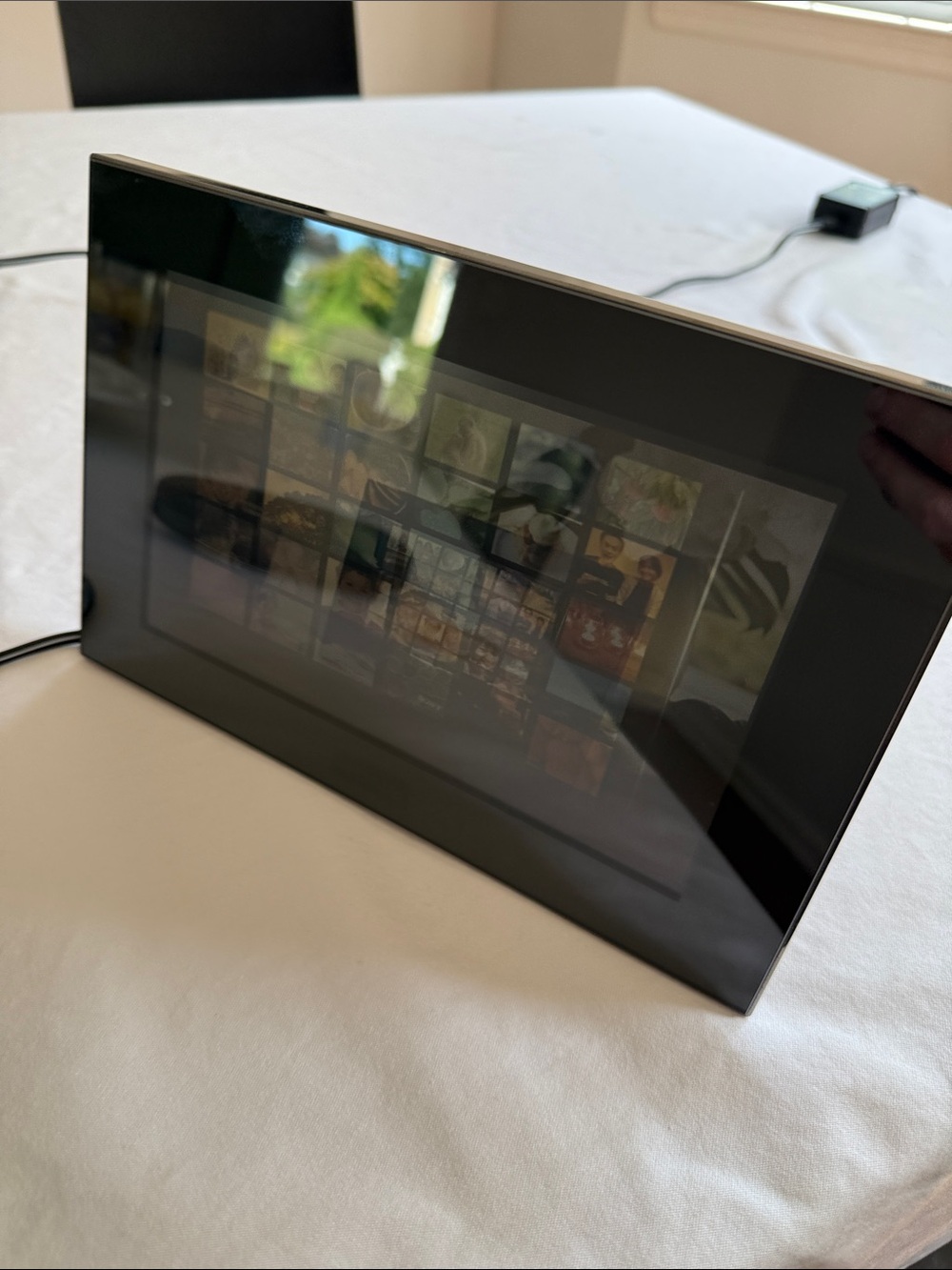 Sony Black Digital Photo Frame Tablet - Sleek Black Display
